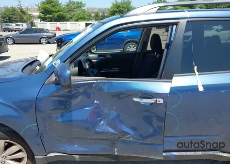 2011 Subaru Forester 2.5X Premium из США, поврежденный, VIN JF2SHADC8BH765474